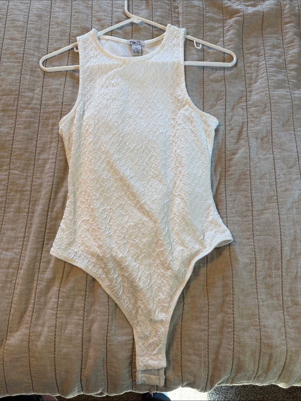 Rue21 White Textured Sleeveless Bodysuit